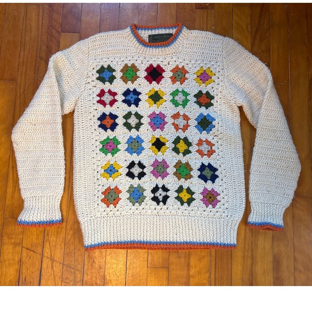 Vintage “Yunna Yansey” GRANEY SQUARE KNIT 100% Wool WeaterHand made in Ireland
